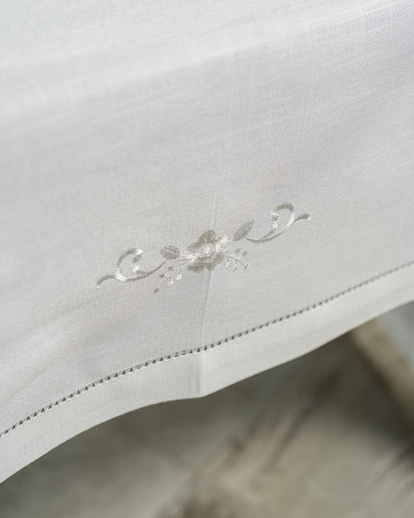 Mbulesë Tavoline 8104